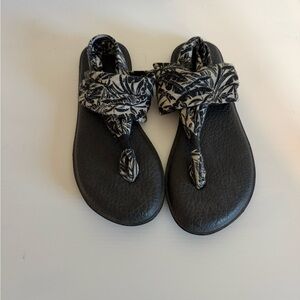 Sanuk yoga mat  Sandals